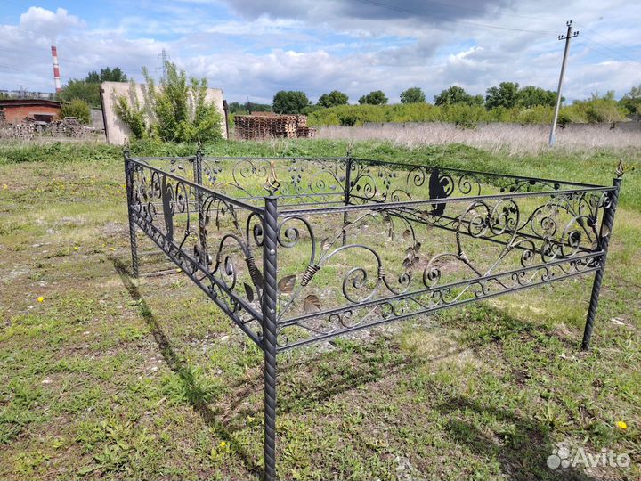 Оградки на кладбище. Заборы кованые