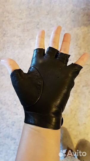 Кожаные перчатки без пальцев