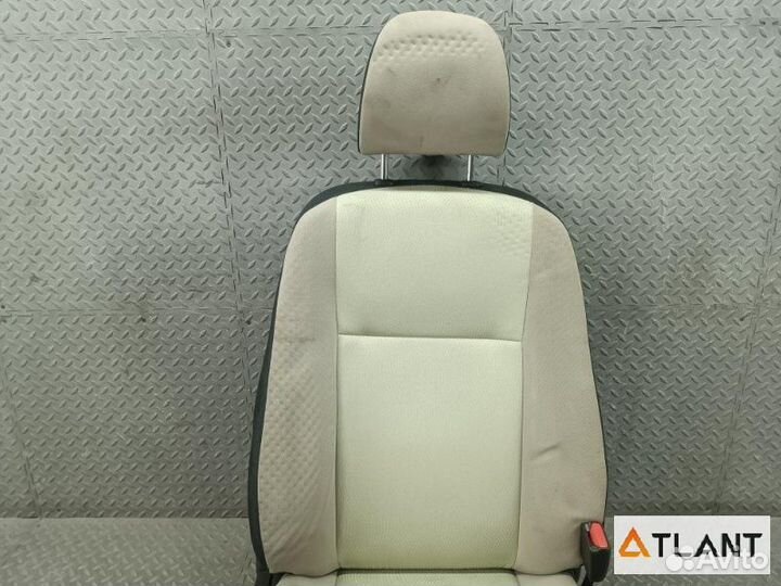 Сидение передний правый toyota aqua