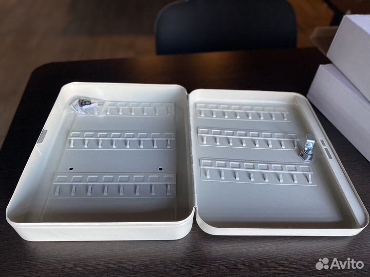 Ключница на 48 ключей