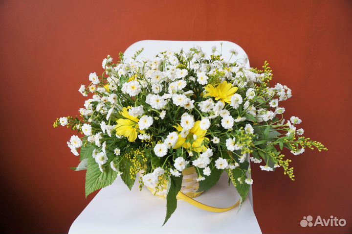 Полевые цветы в корзине Летние букеты