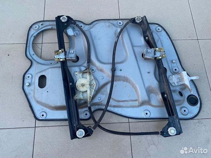 Стеклоподьемник передний правый Volkswagen Touran