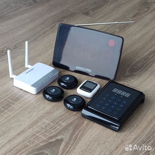 Кнопка вызова официанта, часы, табло, пуль, репите