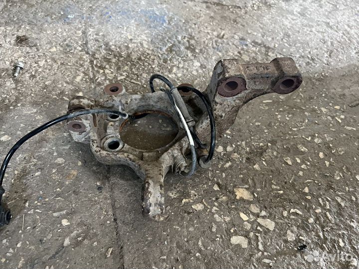 Поворотный кулак nissan tiida Тиида Европа