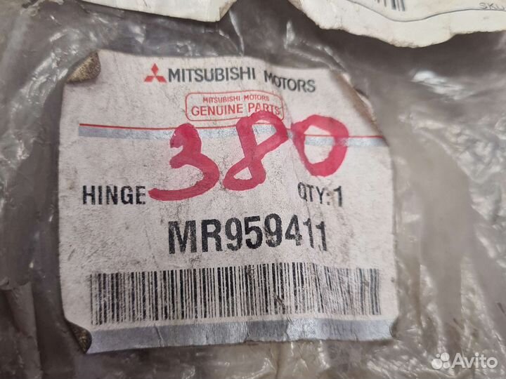 Петля капота левая mitsubishi colt (Z3) (2004)