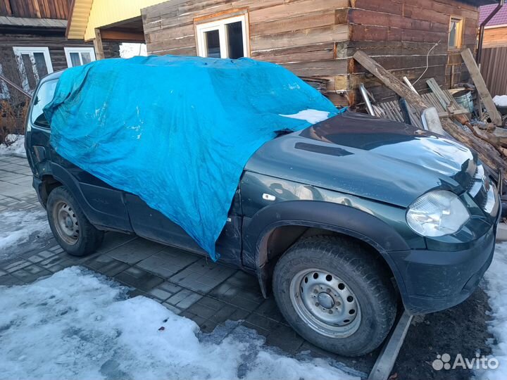 Chevrolet Niva 1.7 МТ, 2016, битый, 120 000 км