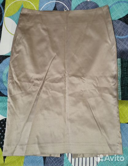 Юбка бежевая плотная атласная карандаш 44-46