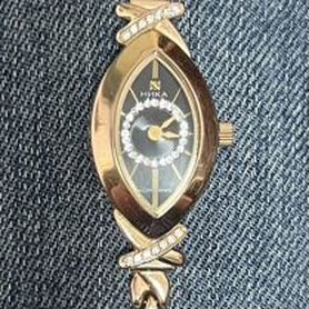 Часы золотые женские на золотом браслете