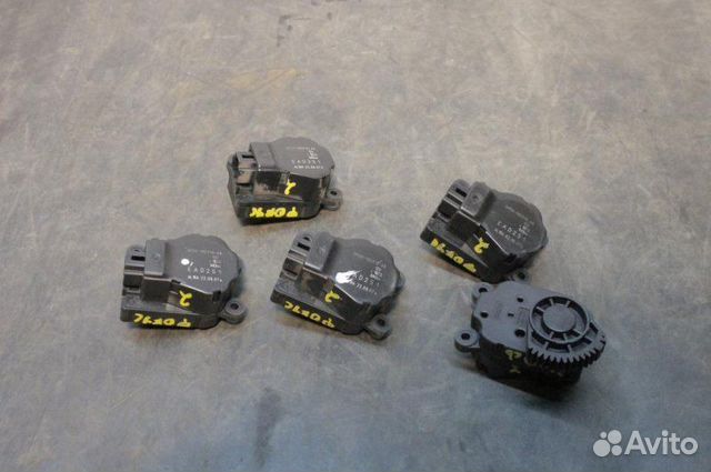 Моторчик привода заслонок отопителя Ford Focus 2
