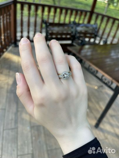 Золотое кольцо с бриллиантами 750