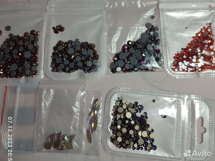 Фольга, стразы для ногтей, рукоделия