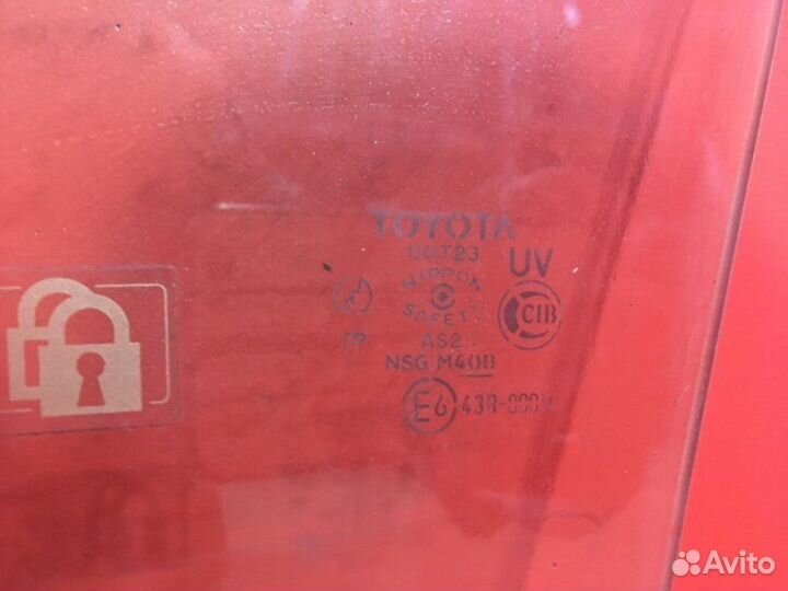 Стекло двери переднее правое Toyota Rav4 2 1azfe