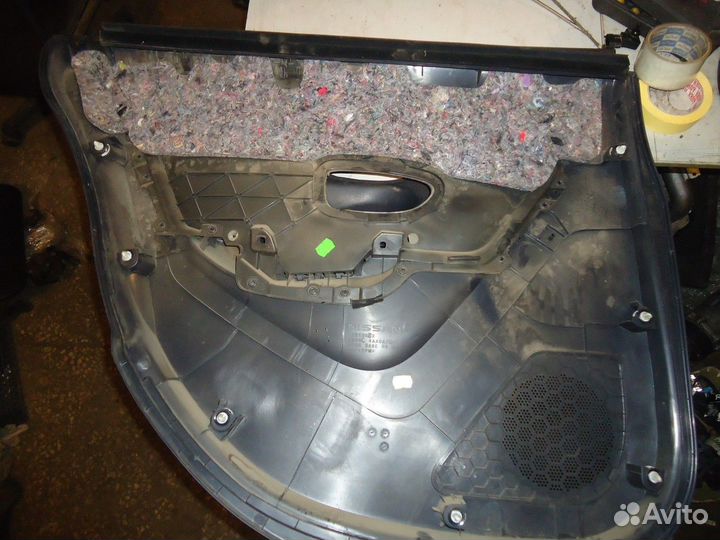 Обшивка двери задней правой (Nissan Almera)