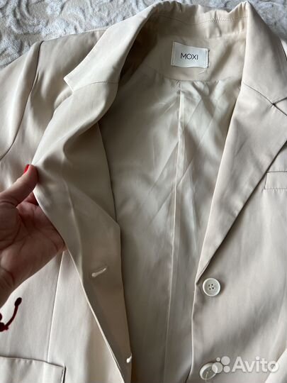 Пиджак женский бежевый