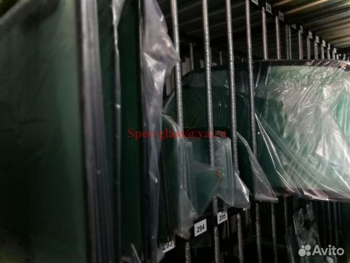 Стекло лобовое верхнее погрузчик case 570 ST