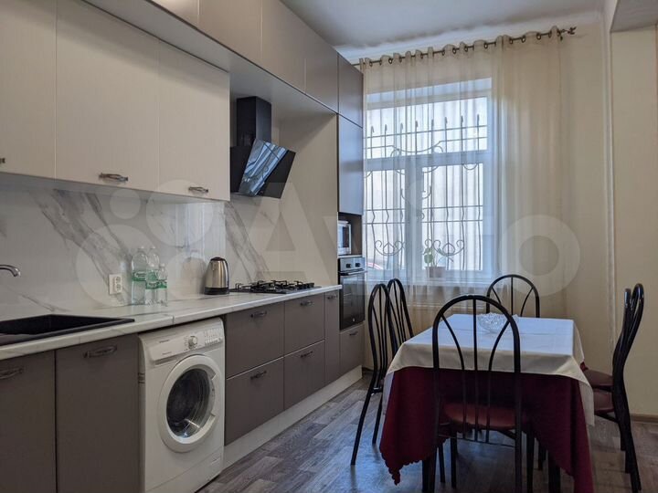 3-к. квартира, 120 м², 1/3 эт.