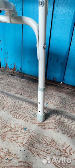 Санитарный стул туалет