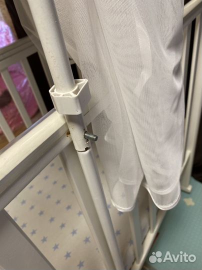 Детская кроватка с маятником