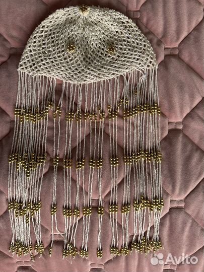 Шапочка ручной работы из бисера и стекляруса