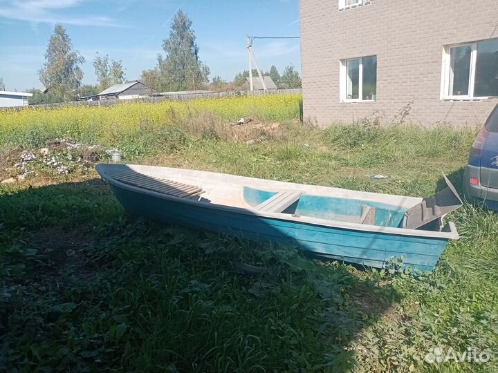 Стеклопластиковая лодка