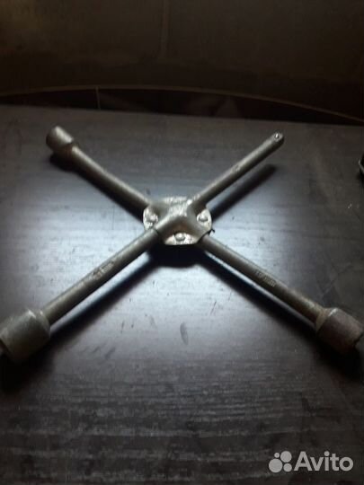 Комплект ключей для колес