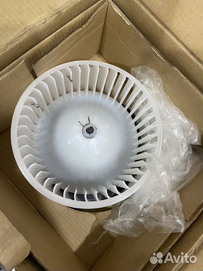 Электродвигатель отопителя в сборе