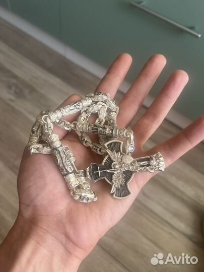 Серебряная цепь с крестом