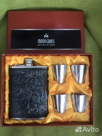 Подарочный набор- фляжка с рюмками