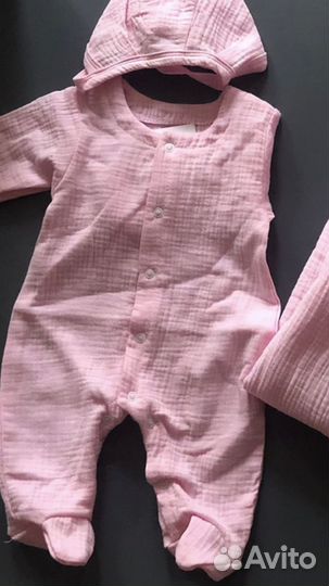 Комплект на выписку из муслина.Новый.2 Цвета