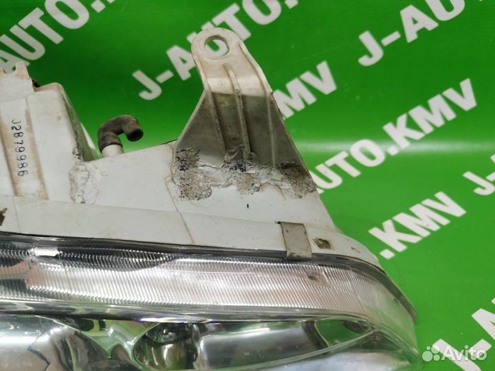 Фара Nissan Maxima