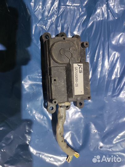 Моторчик заслонки отопителя Mazda 626 мазда