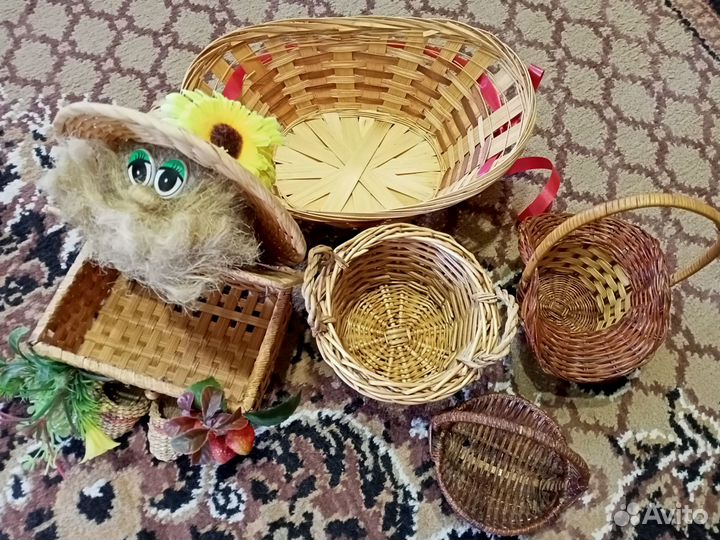 Статуэтки, свечи, подсвечники, корзинки