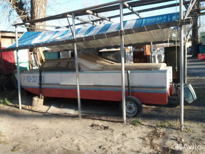 Катер моторный