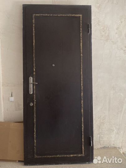 Входная металлическая дверь