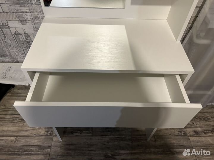 Туалетный столик