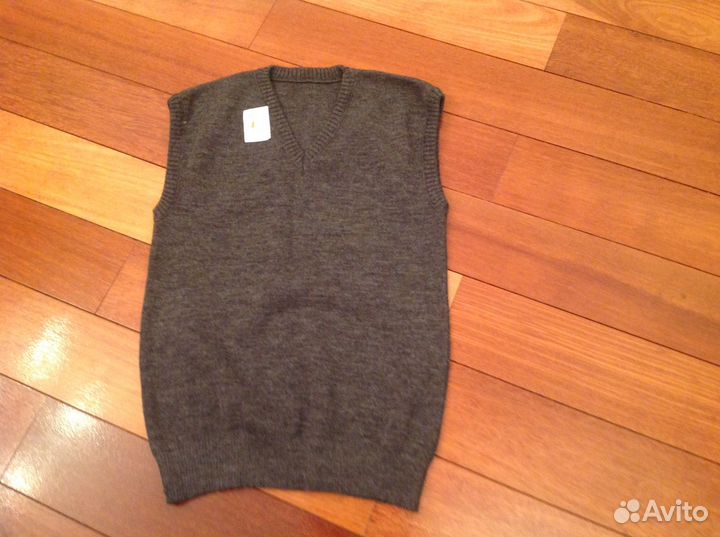 Жилет новый серый