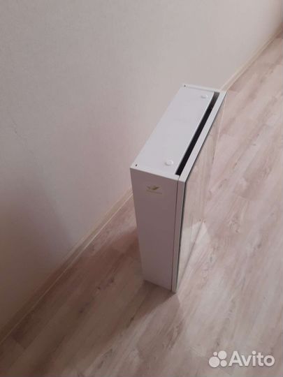 Полка навесная для ванной с зеркалом