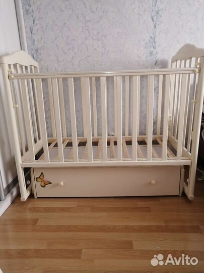 Детская кроватка с матрацем