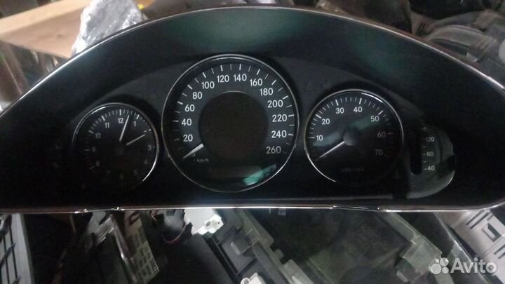 Мерседес CLS219 щиток прибора