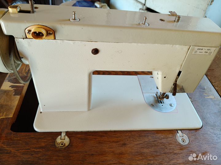 Швейная машинка чайка 143