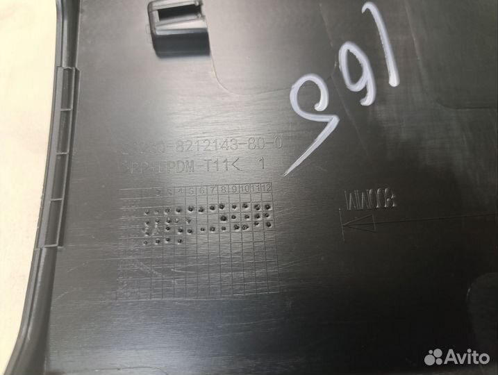 Молдинг наружной передний левый двери Niva Travel