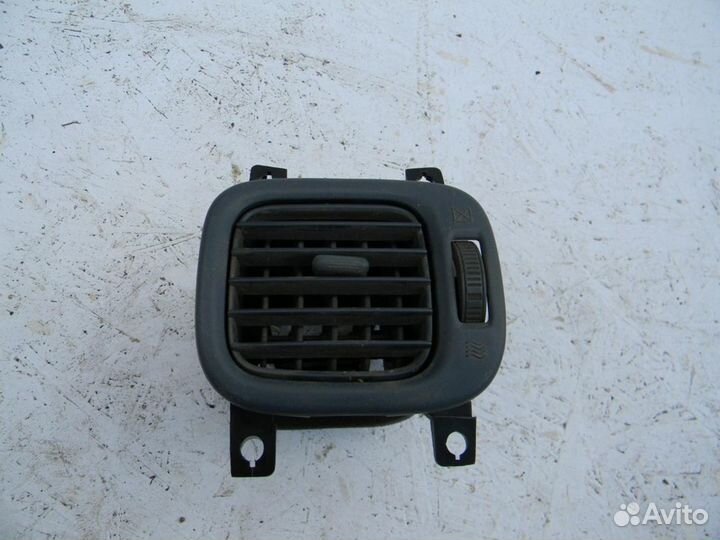 Дефлектор воздушный Almera Classic (B10) 2006-2013