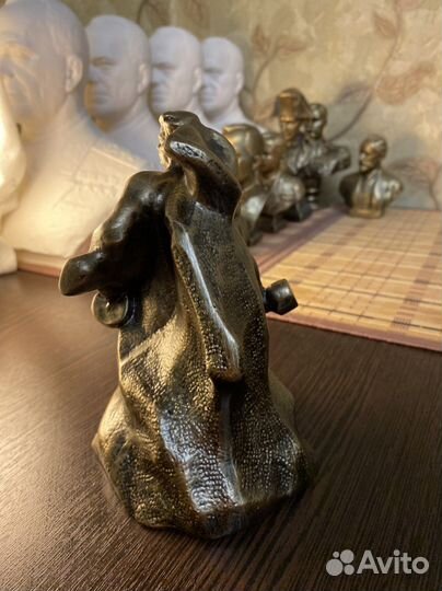 Скульптура «Стоять насмерть»