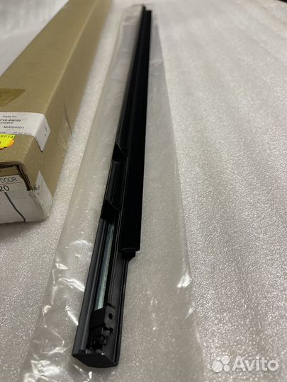 Молдинг (бархотка) окна пер прав двери avensis 220