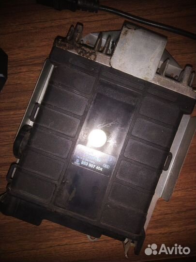 Блок эбу Bosch 0261200220 Audi 80