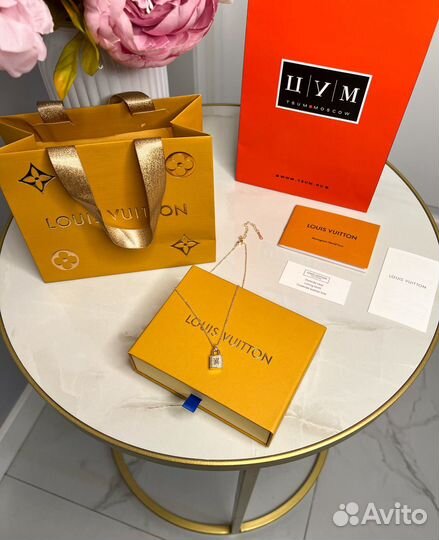 Подвеска Louis Viitton замок