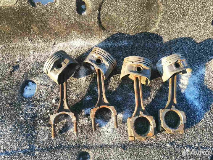 Поршень с шатуном Hyundai Sonata Tagaz