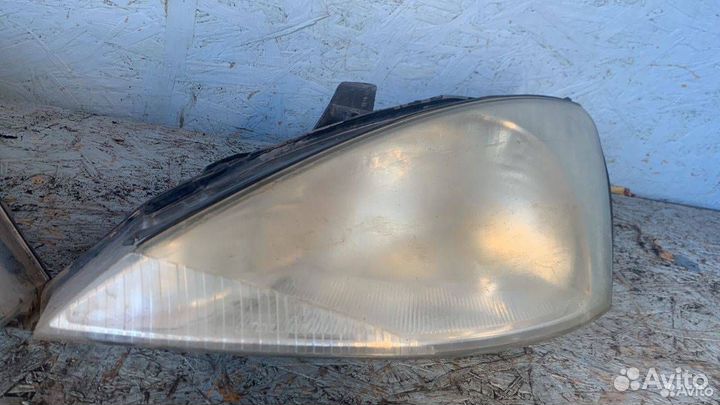 Фара Ford Focus (1998 - 2001)