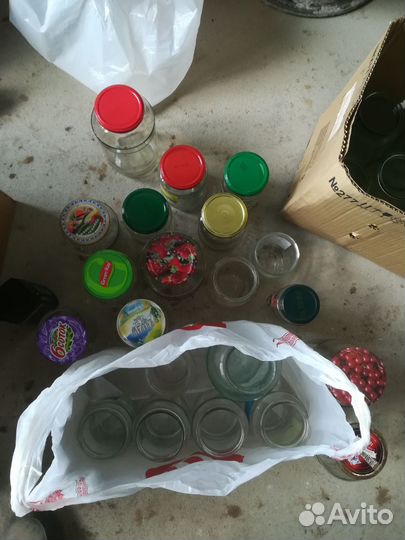 Банки стеклянные разные с крышками