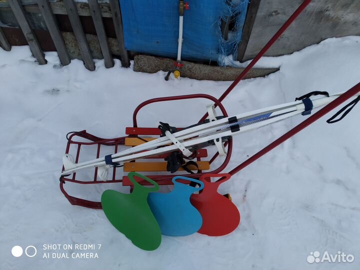 Детские санки с ручкой и колесами